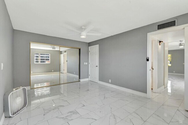 Building Photo - 152 Burgandy Way