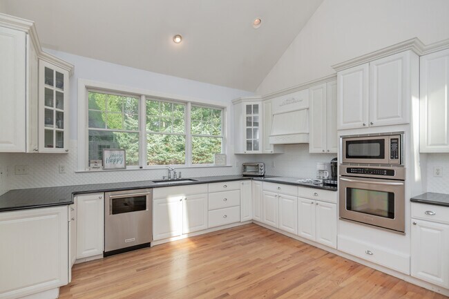 Building Photo - 83 Laurel Valley Dr