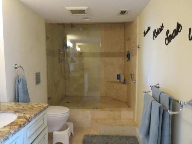 Building Photo - 155 Yacht Club Dr