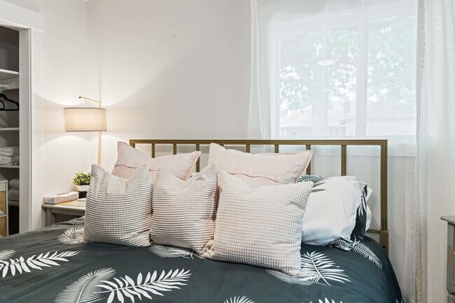 Building Photo - 1419 Fairview Ave