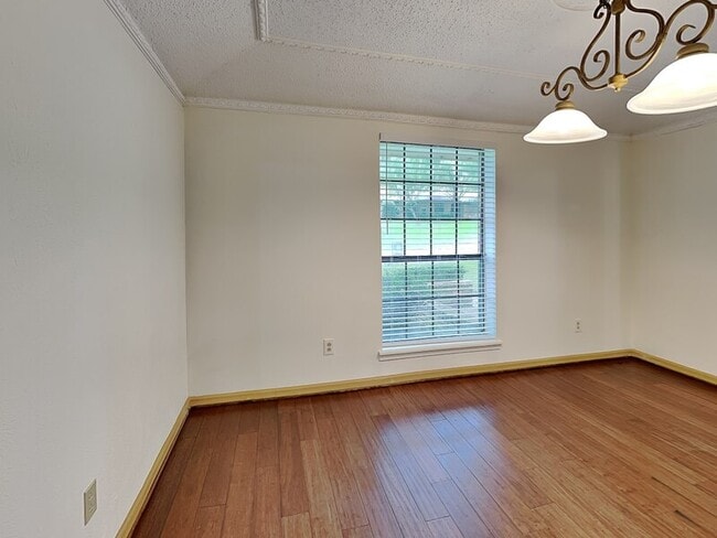 Building Photo - 205 Woodpark Ln