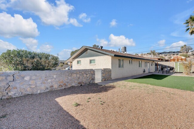 Building Photo - 9805 Sugarberry Dr