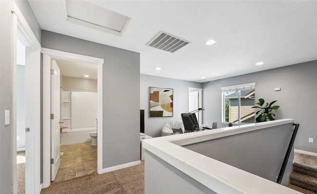 Building Photo - Updated 3 bedroom, 2.5 bath home in Tacoma!