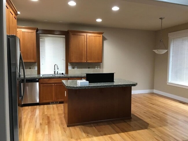 Building Photo - Spacious Home in Desirable Fircrest