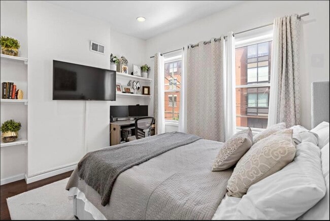 Building Photo - 327 7th St