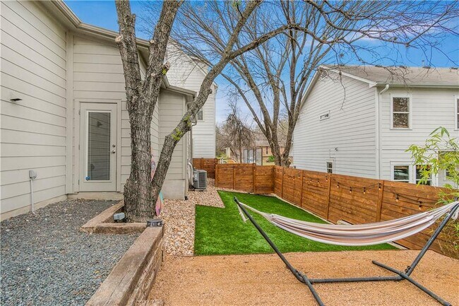 Building Photo - 1609 J J Seabrook Dr