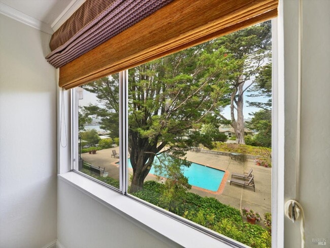 Building Photo - 367 Eden Roc Dr
