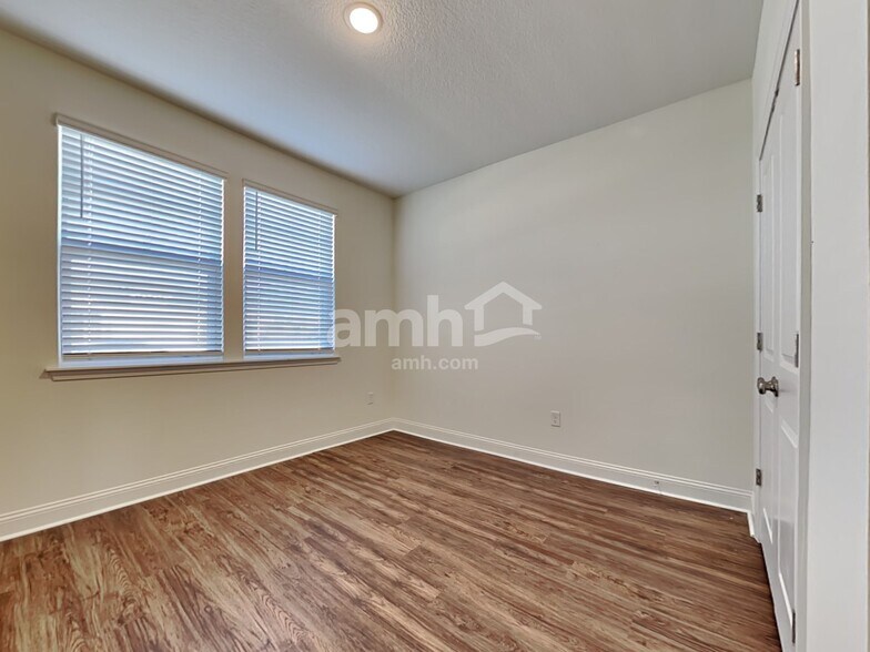 Building Photo - 106 Olivewood Pl