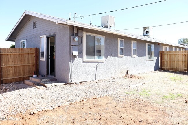 Building Photo - 548 Graham Pl