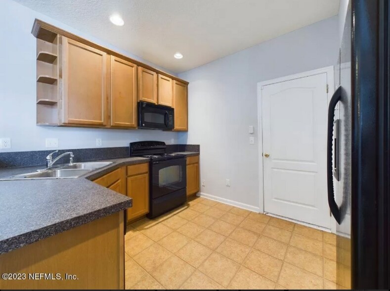 Building Photo - 12295 Black Walnut Ct