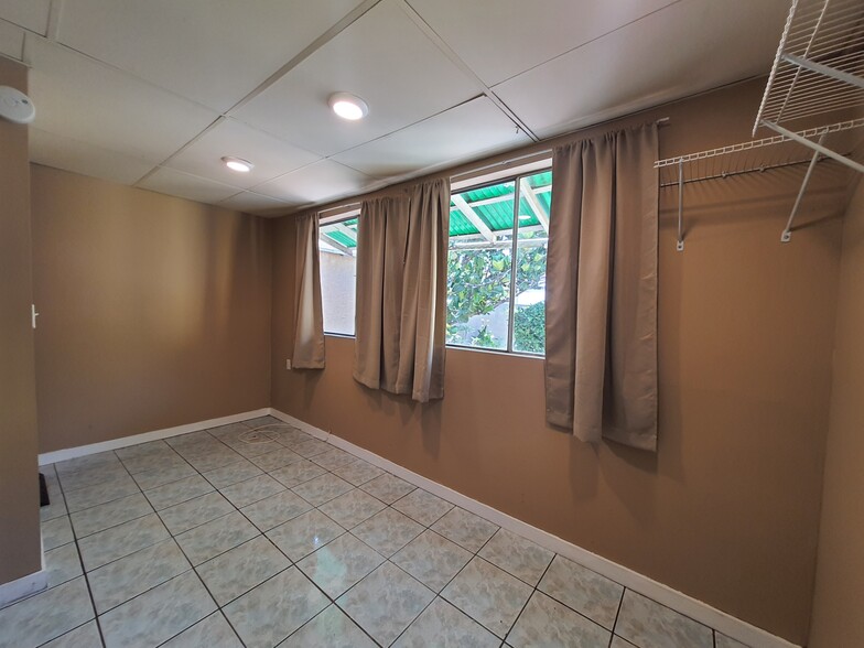 Building Photo - 2647 Independence Ave