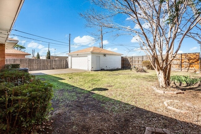 Building Photo - 2625 San Medina Ave