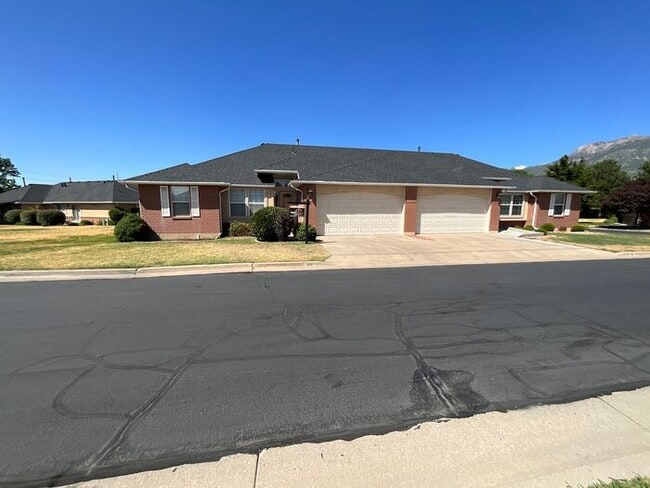 Primary Photo - 4 bdrm 3 bth Home 2 Car Garage- HOA with Pool