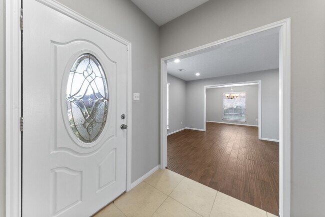 Building Photo - 802 Foxglove Dr