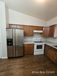 Building Photo - 306 E Vine Cir