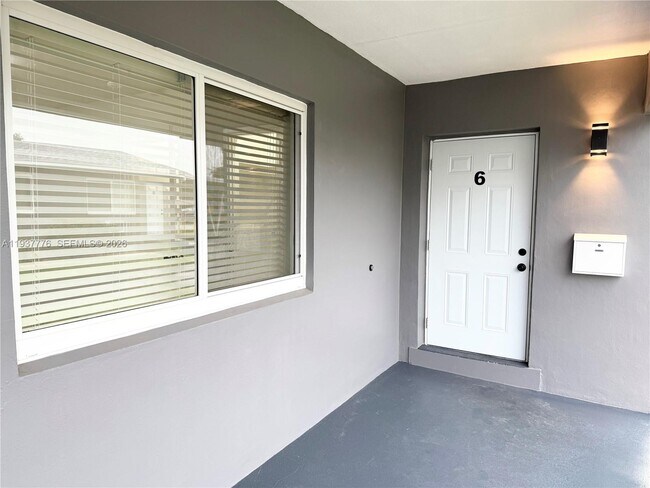 Building Photo - 2213 Madison St