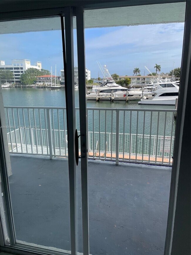 Building Photo - 7917 West Dr