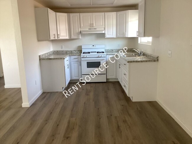 Building Photo - 2 Bedroom Condo for Rent in Barstow