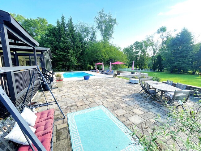 Building Photo - Rare North Potomac Estate With Pool!