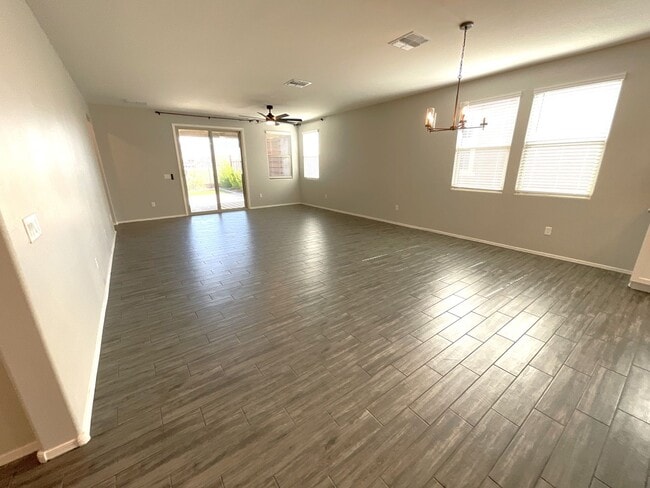 Building Photo - Mountain views in Rocking K Community