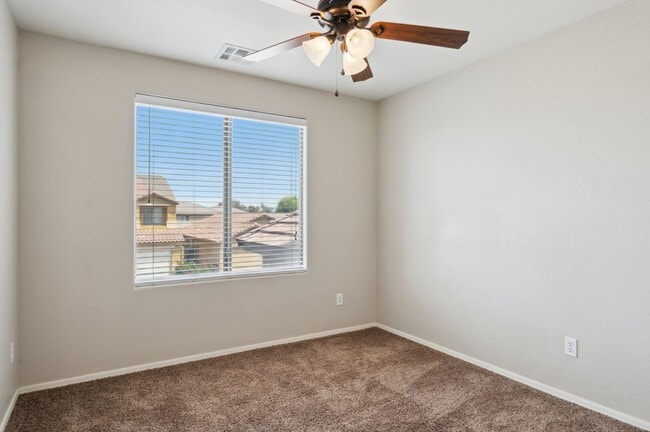Building Photo - 2711 W Jasper Butte Dr