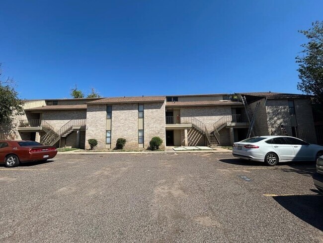 Building Photo - 100 Hillside Rd