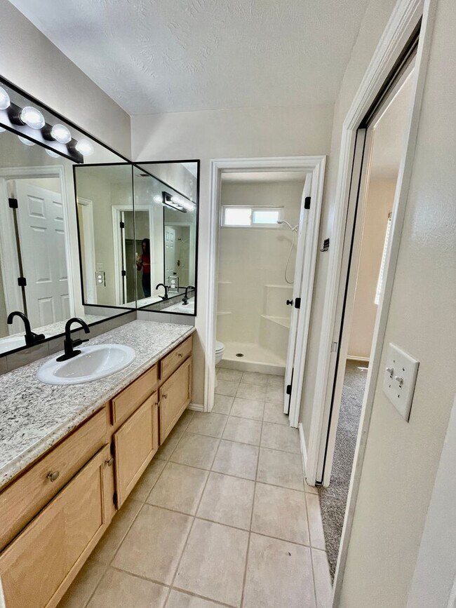 Building Photo - Adorable 3-BR Home in Red Cliffs Area