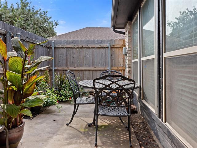 Building Photo - 6504 Lago Vista Dr