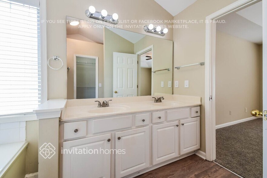 Building Photo - 169 Stoneforest Dr