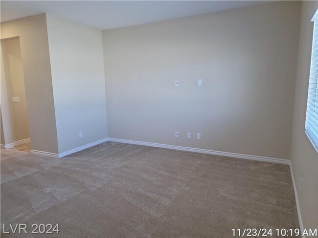 Building Photo - 3-BEDROOM TOWNHOME IN GATED NORTH LAS VEGA...