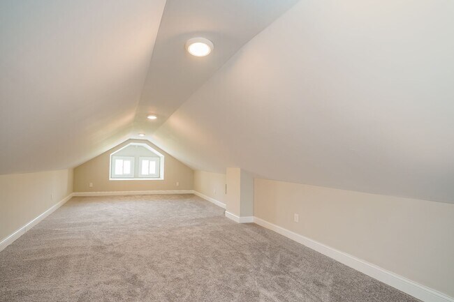 Building Photo - 764-766 Kelton Ave