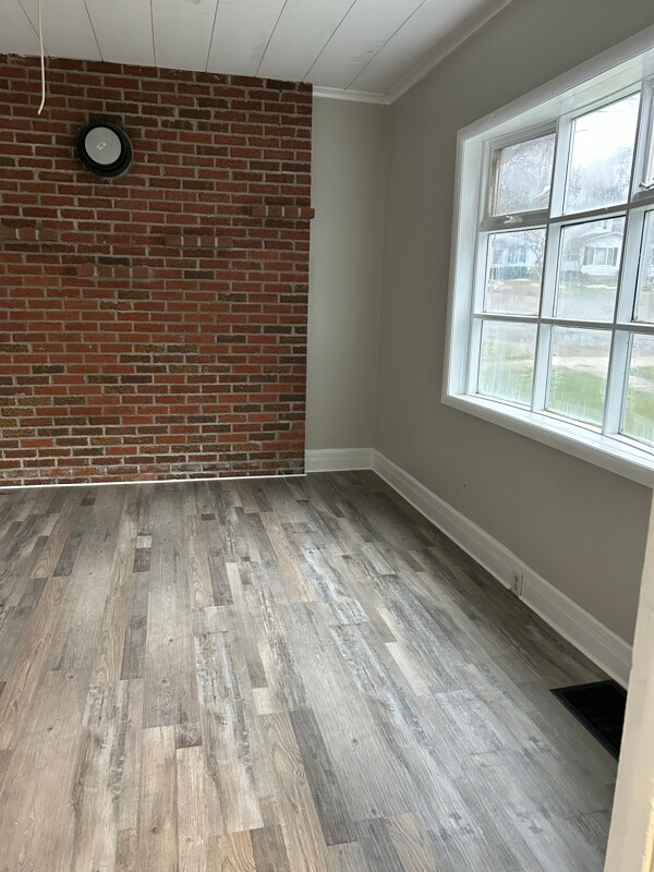 Building Photo - 133 W Van Buren St