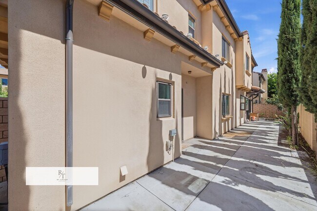 Building Photo - Beautiful Mediterranean Luxury Home in Exclusive Gated Villa Sierra, Arcadia