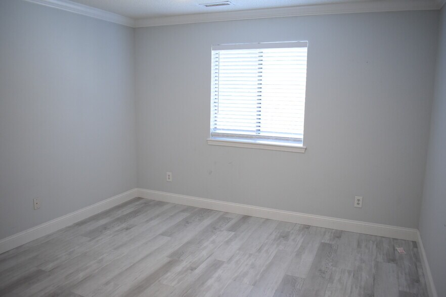 Building Photo - 522 S Kerr Ave