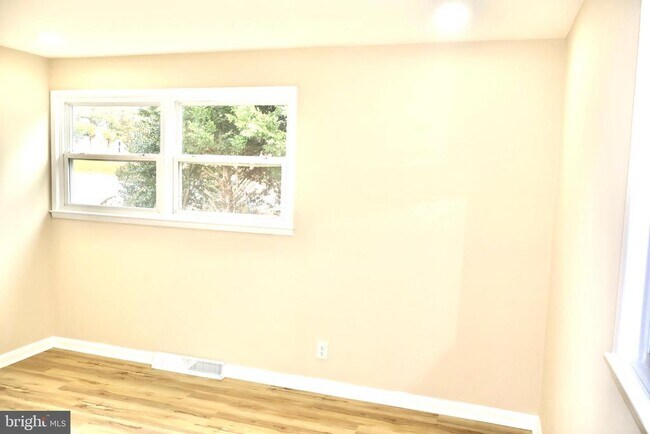 Building Photo - 147 Deacon Rd