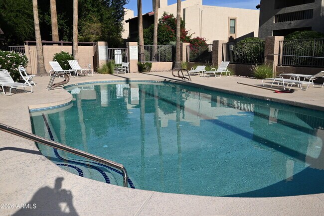 Building Photo - 8649 E Royal Palm Rd