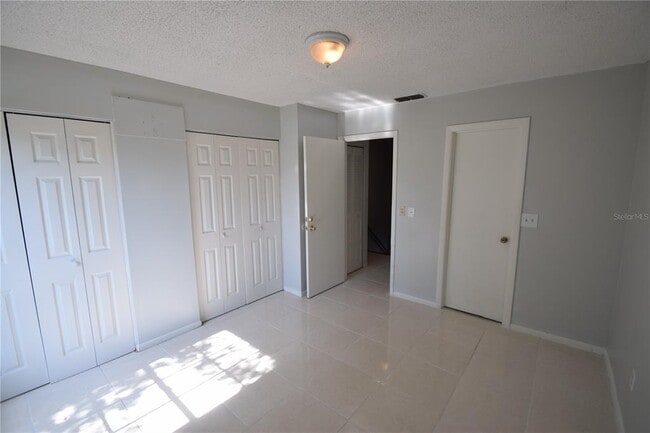 Building Photo - 1821 Crystal Grove Dr