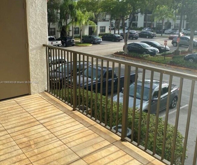 Building Photo - 530 S Park Rd