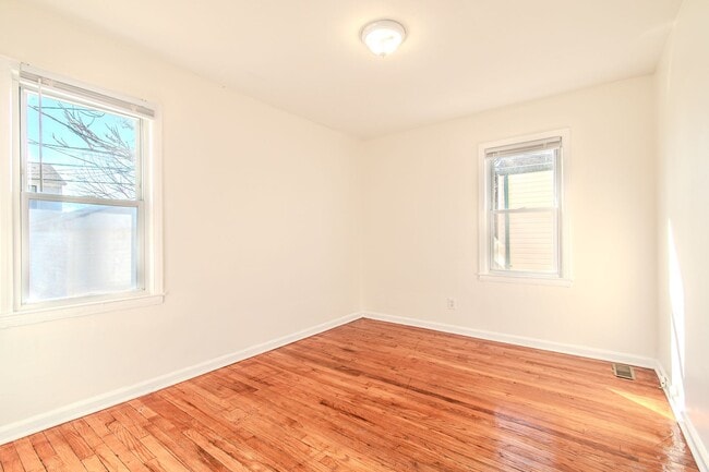 Building Photo - Charming Hazel Park Bungalow with Renovated Kitchen & Fenced Yard