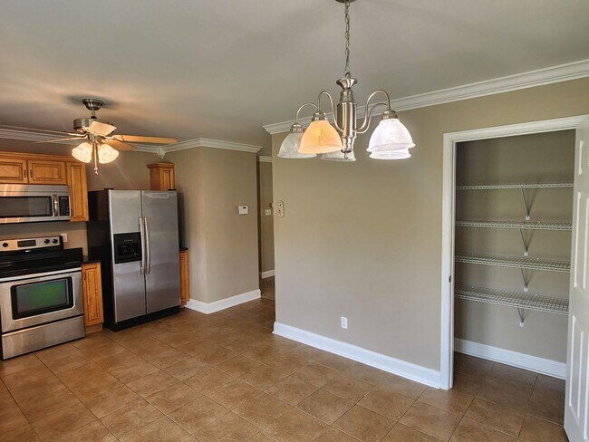 Building Photo - Maryville 37801 - 3 bed 2 bath home with a...
