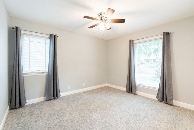 Building Photo - Beautiful 3 Bed Overland Park Ranch Home NEWLY REMODELED