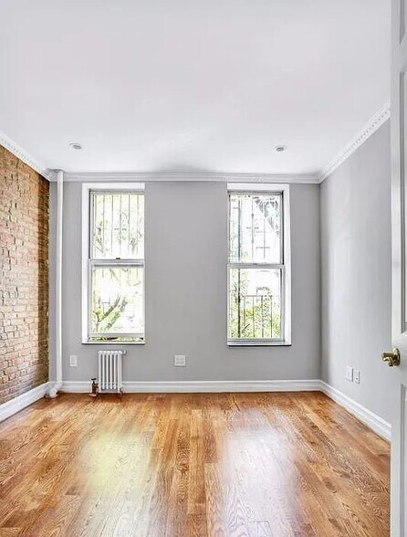 Building Photo - 277 E 10th St