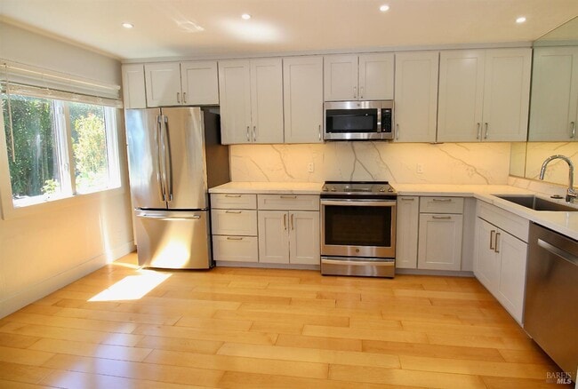 Building Photo - 201 Cleveland Ct