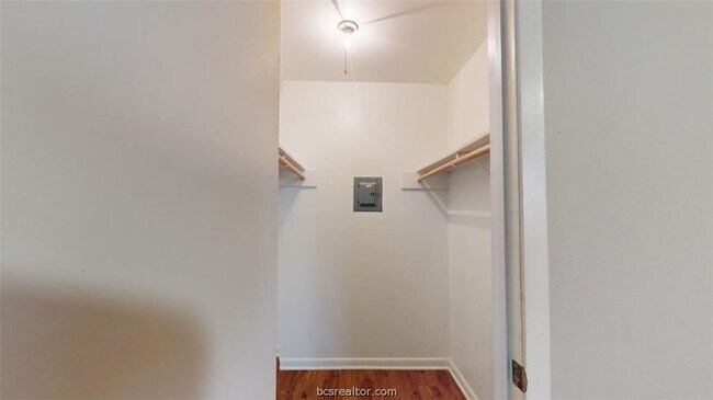 Building Photo - 500 Foch St