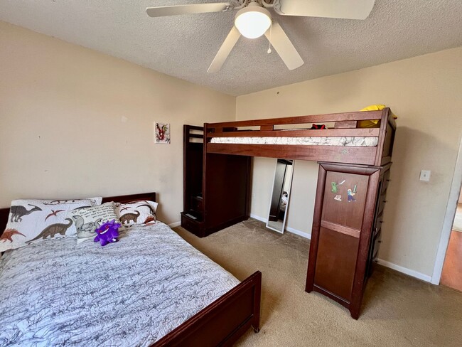 Building Photo - 12638 Kenwood Ln