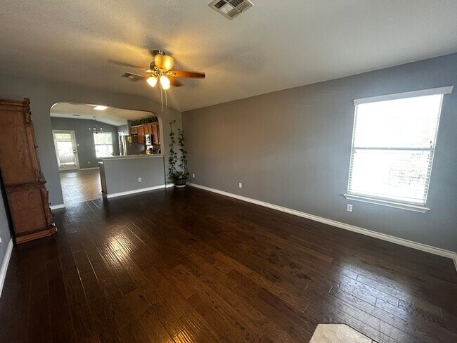 Building Photo - Charming 3 beds 2 baths in Pflugerville!