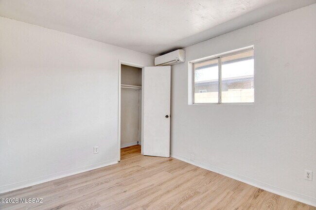 Building Photo - 5657 E 28th St