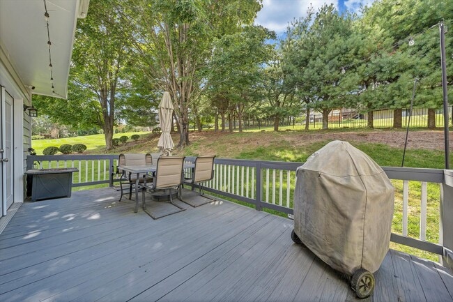 Building Photo - 504 Cedar Orchard Dr W