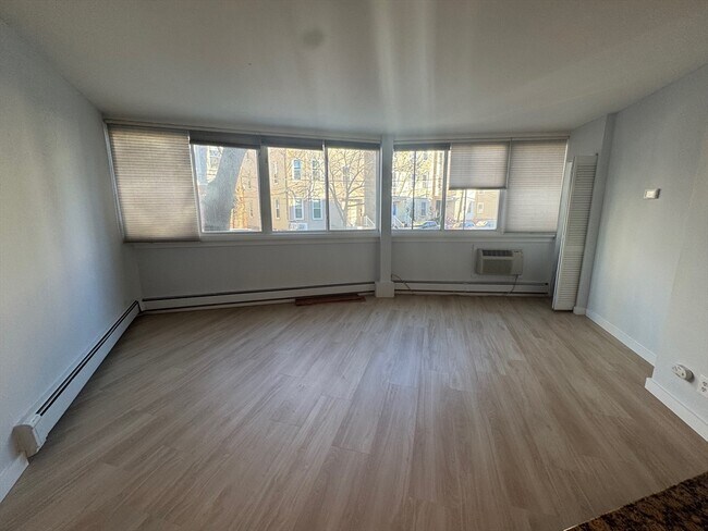 Building Photo - 516 Green St