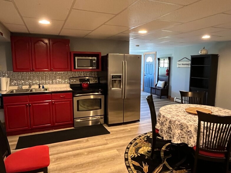 Kitchen - 62 Fiske Hill Rd